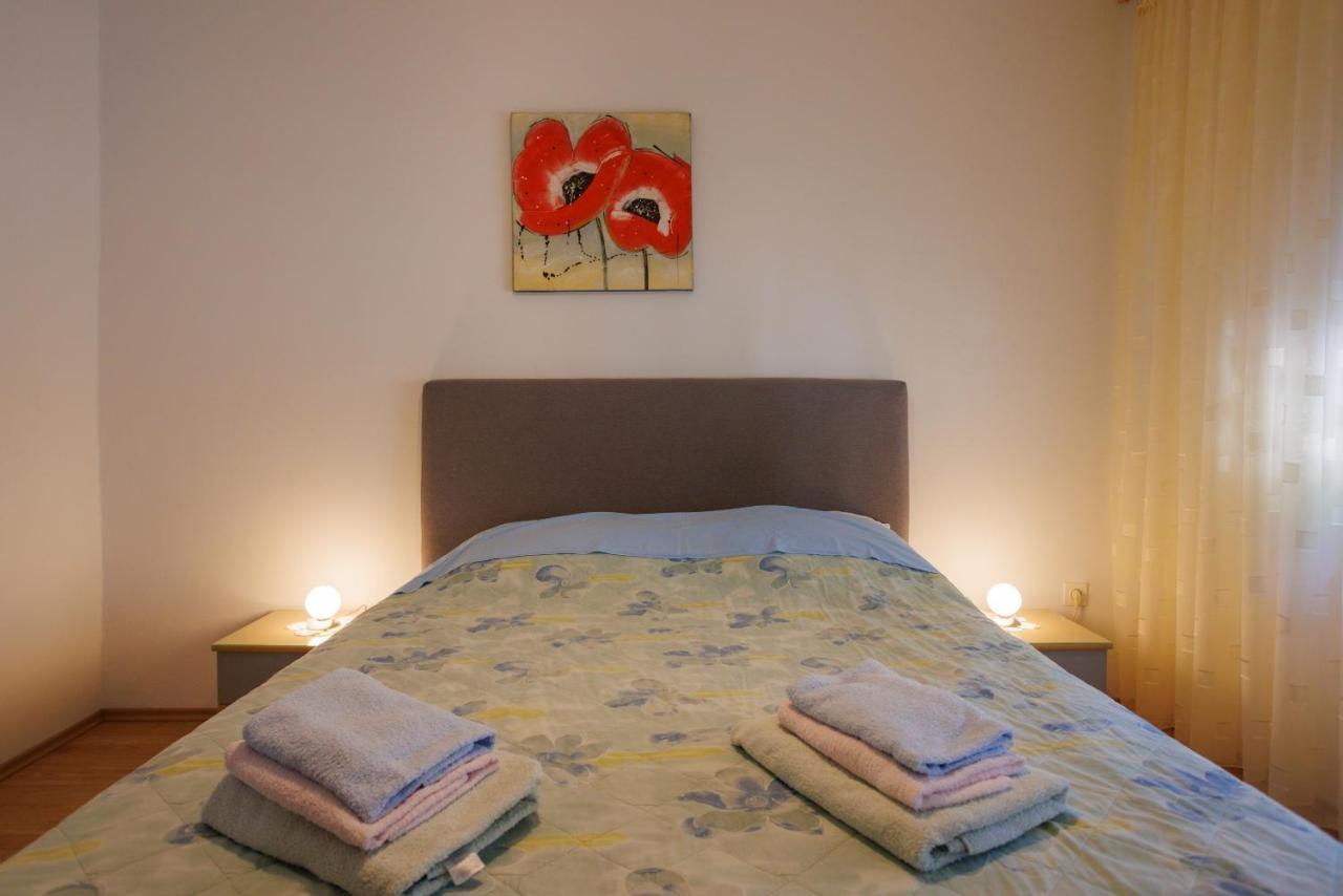 Apartment Studio Close To Sea Krk Town Exterior photo